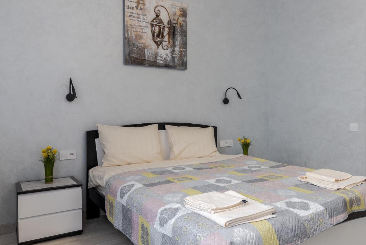 Golden Violin ! Apartments Лвив Екстериор снимка
