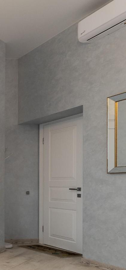 Golden Violin ! Apartments Лвив Екстериор снимка