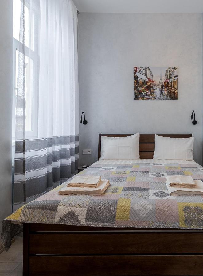 Golden Violin ! Apartments Лвив Екстериор снимка