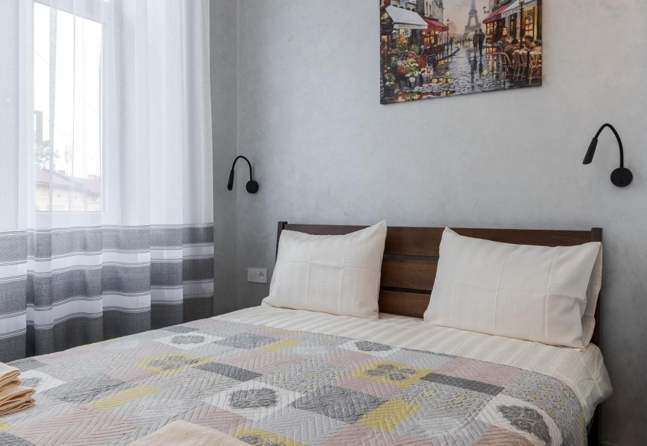 Golden Violin ! Apartments Лвив Екстериор снимка