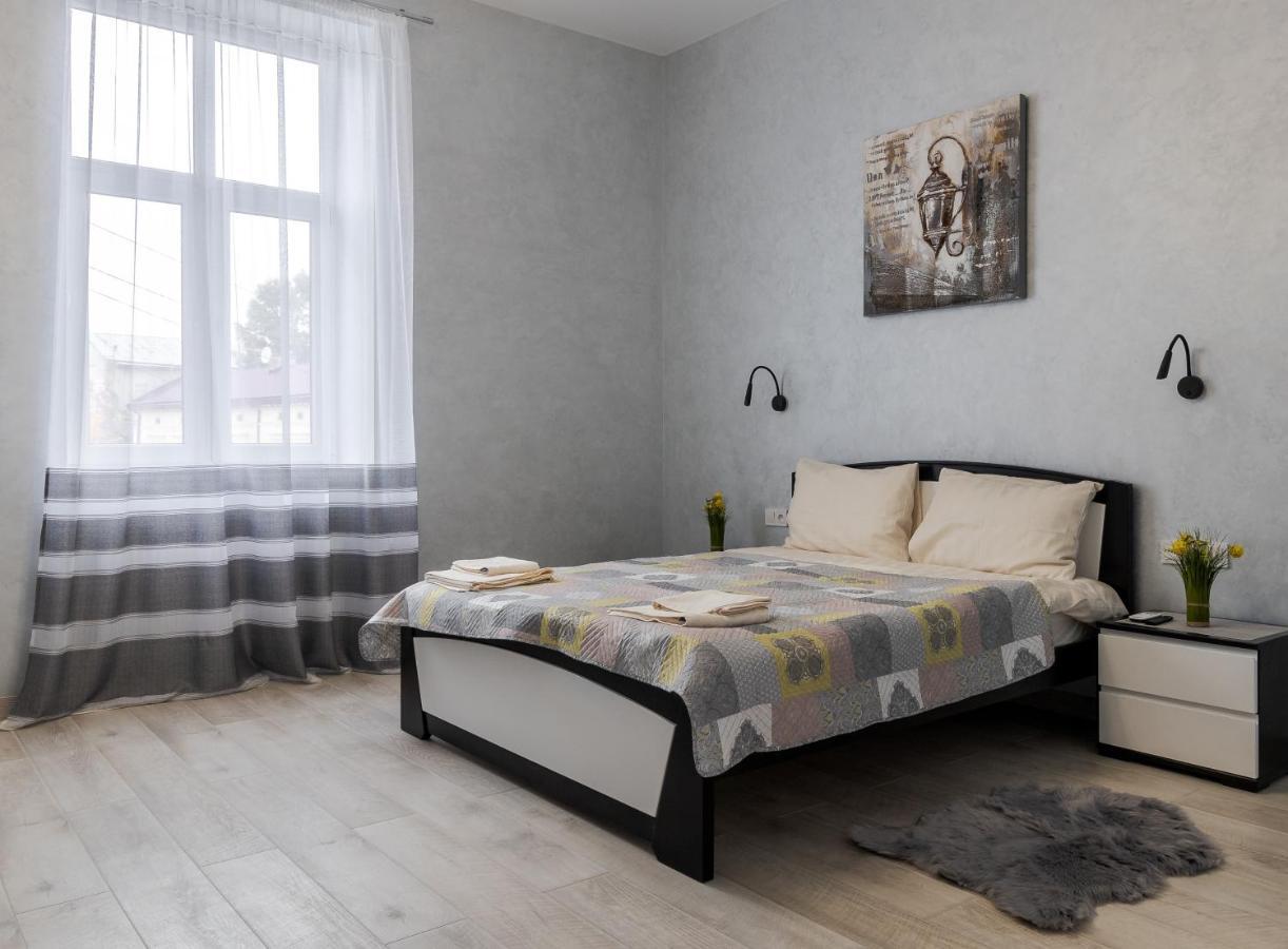 Golden Violin ! Apartments Лвив Екстериор снимка