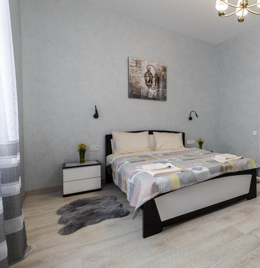 Golden Violin ! Apartments Лвив Екстериор снимка