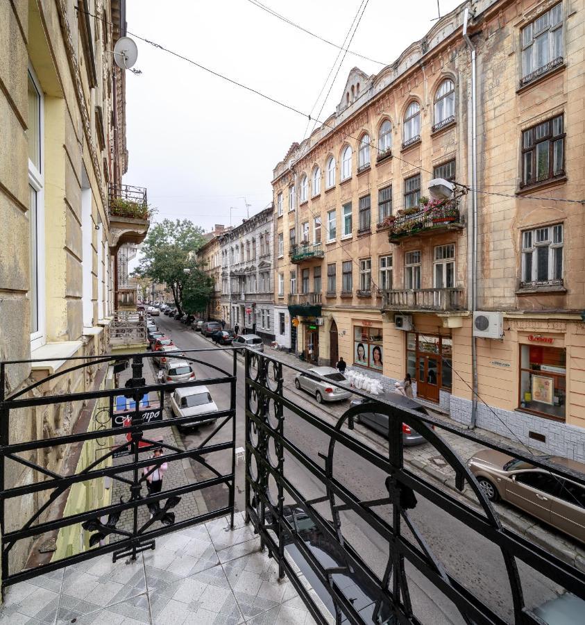 Golden Violin ! Apartments Лвив Екстериор снимка