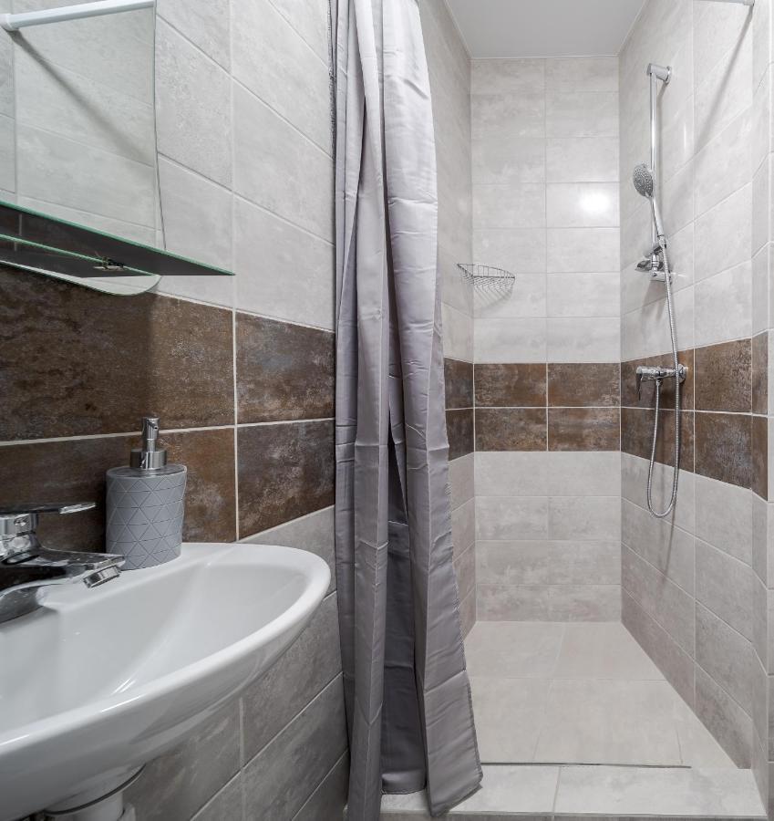Golden Violin ! Apartments Лвив Екстериор снимка