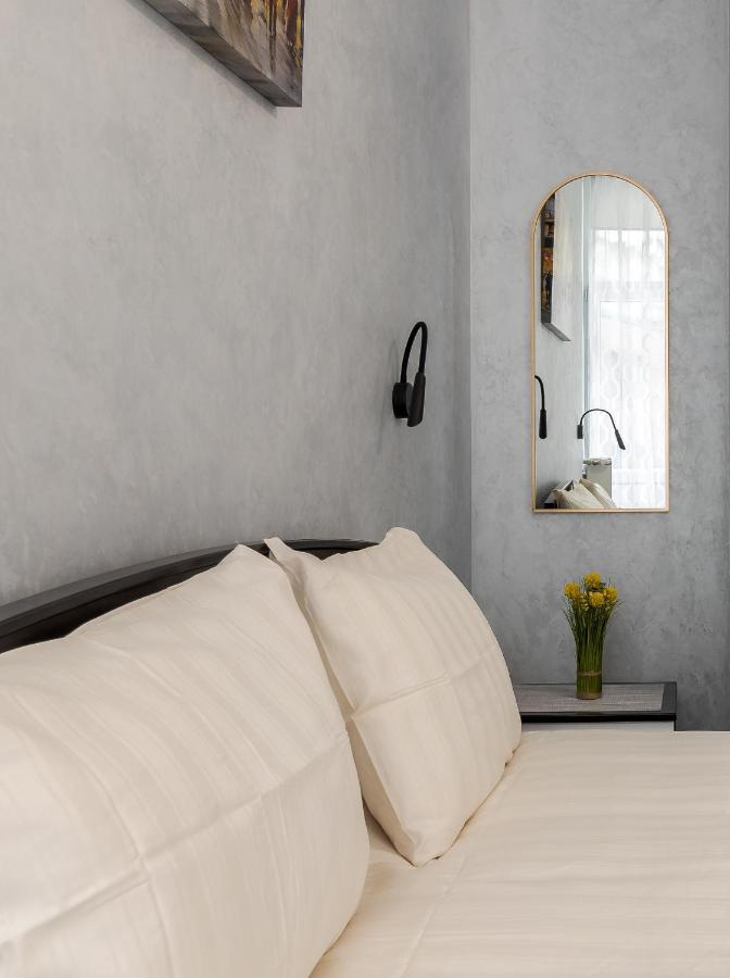 Golden Violin ! Apartments Лвив Екстериор снимка