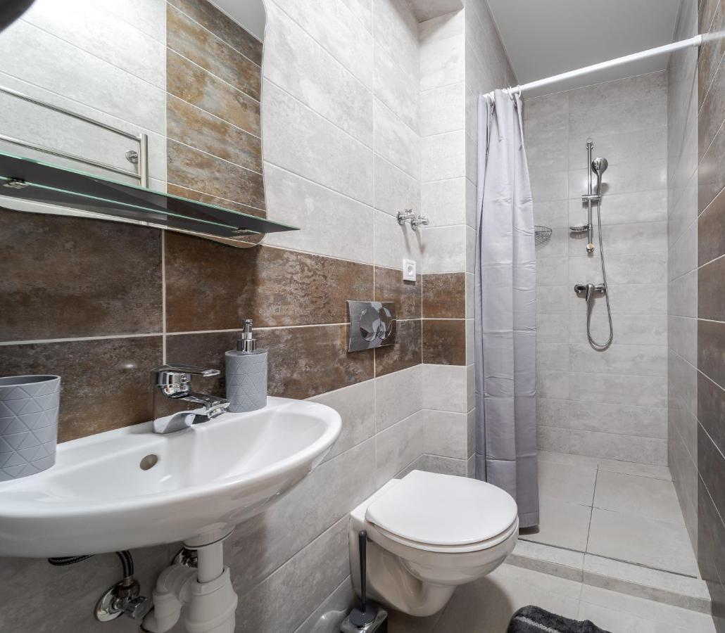 Golden Violin ! Apartments Лвив Екстериор снимка